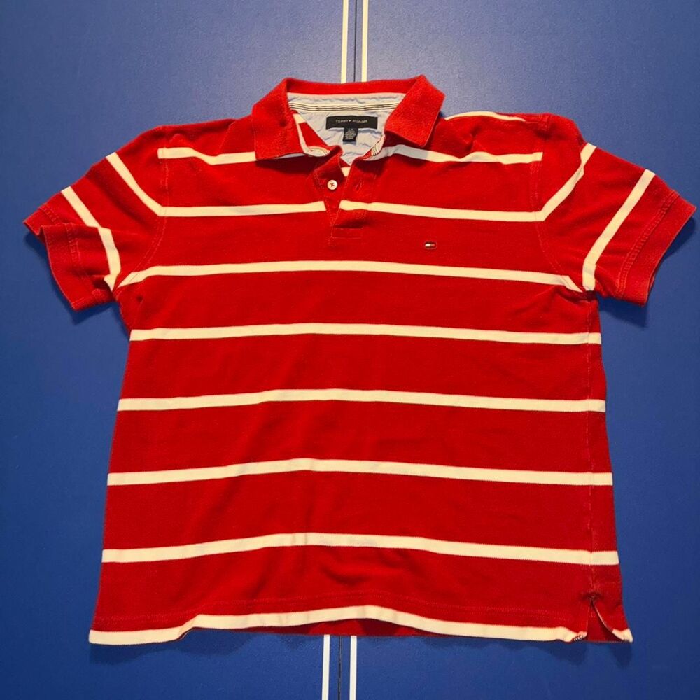 Y2k Red and white striped Tommy Hilfiger polo shirt with a nice boxy fit